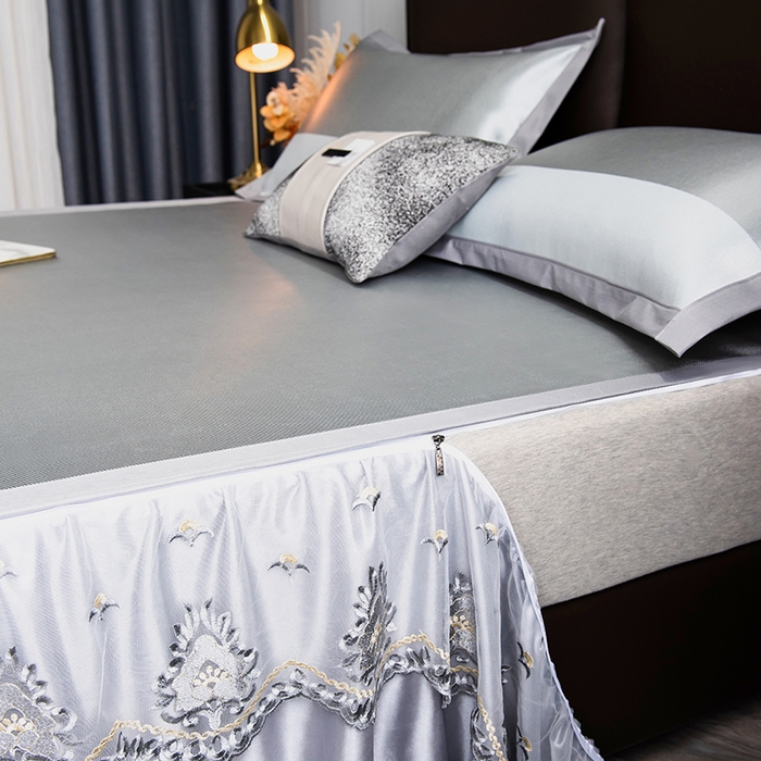 91家纺网 家纺一手货源 找家纺 印季家纺 2026新款清凉舒适拼色加密冰藤床裙款凉席 条纹-浅灰