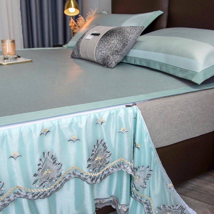 91家纺网 家纺一手货源 找家纺 印季家纺 2026新款清凉舒适拼色加密冰藤床裙款凉席 条纹-浅绿