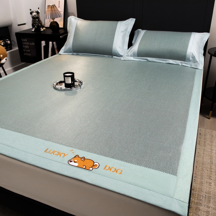 91家纺网 家纺一手货源 找家纺 （总）印季家纺 2026新款5A级抗菌加厚绣花冰藤席-幸运狗（床席款）