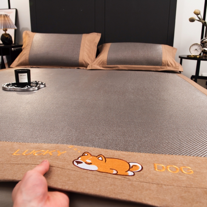 印季家纺 2026新款5A级抗菌加厚绣花冰藤席-幸运狗（床席款） 银咖