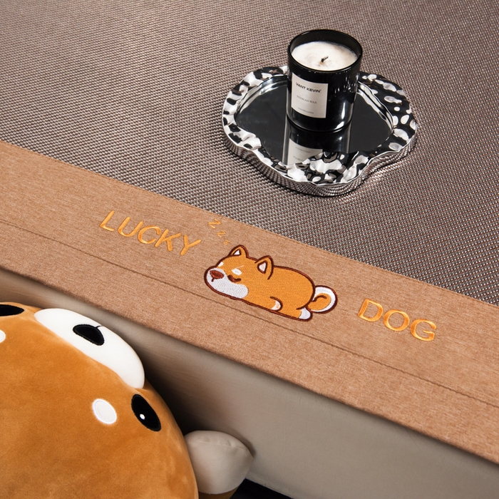 91家纺网 家纺一手货源 找家纺 印季家纺 2026新款5A级抗菌加厚绣花冰藤席-幸运狗（床席款） 银咖