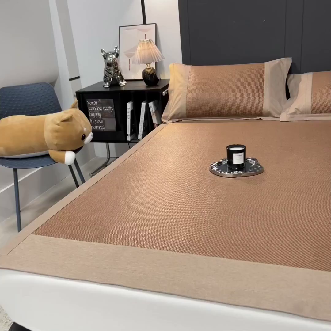 91家纺网 家纺一手货源 找家纺 印季家纺 2026新款5A级抗菌加厚绣花冰藤席-幸运狗（床席款） 金咖