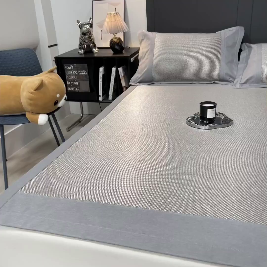 91家纺网 家纺一手货源 找家纺 印季家纺 2026新款5A级抗菌加厚绣花冰藤席-幸运狗（床席款） 银棕