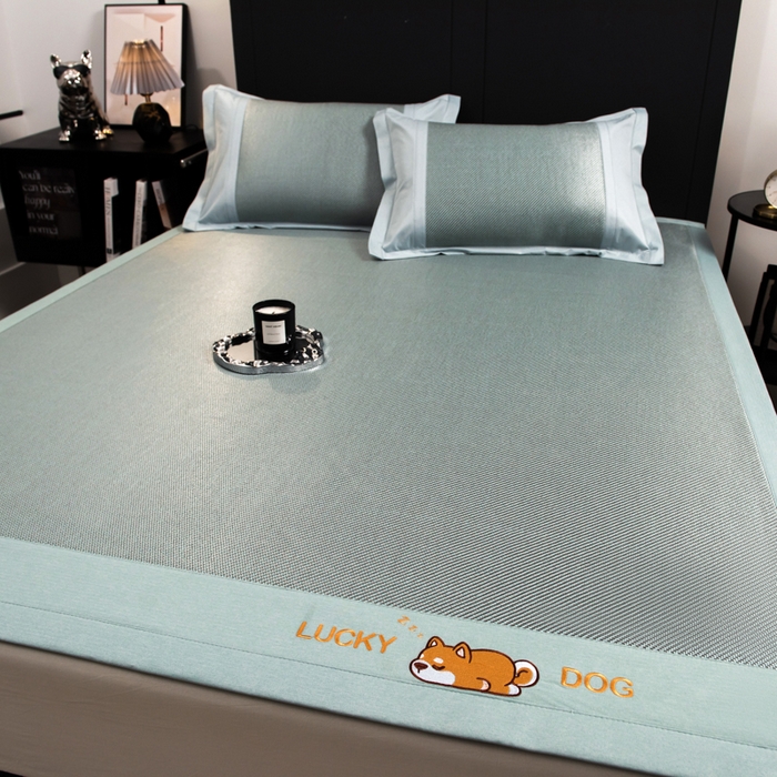 91家纺网 家纺一手货源 找家纺 印季家纺 2026新款5A级抗菌加厚绣花冰藤席-幸运狗（床笠款） 湖绿