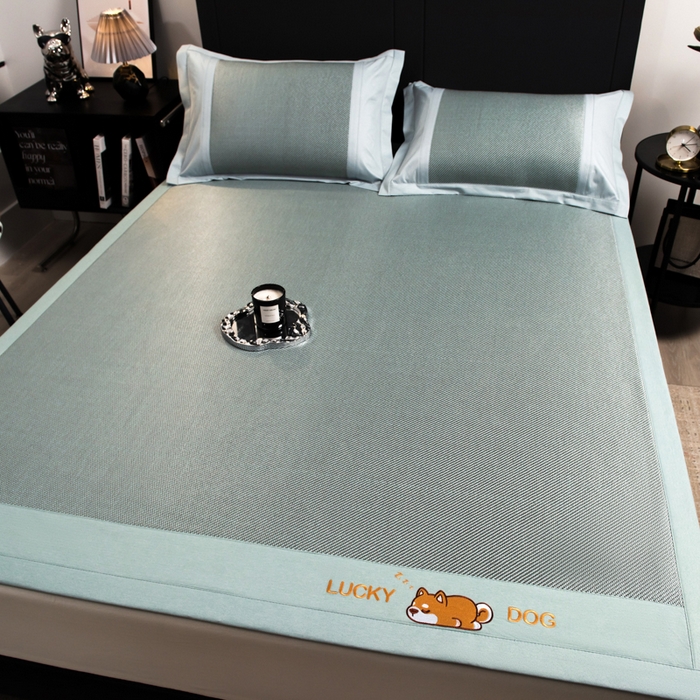 91家纺网 家纺一手货源 找家纺 （总）印季家纺 2026新款5A级抗菌加厚绣花冰藤席-幸运狗（床笠款）