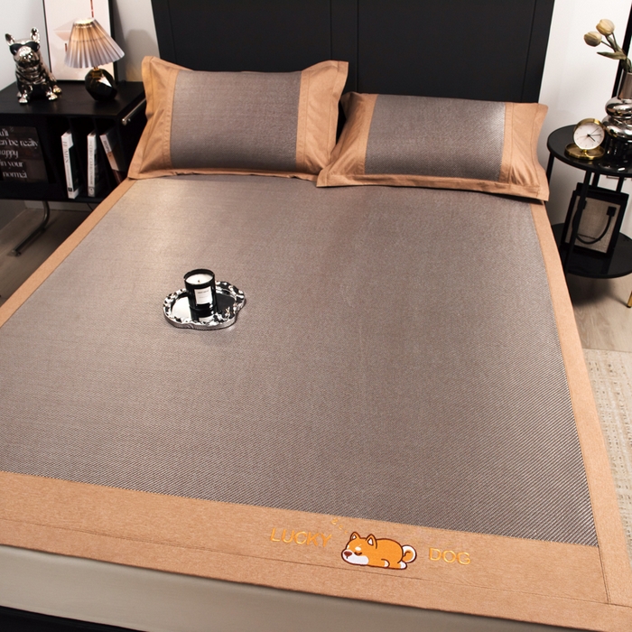 91家纺网 家纺一手货源 找家纺 印季家纺 2026新款5A级抗菌加厚绣花冰藤席-幸运狗（床笠款） 银咖