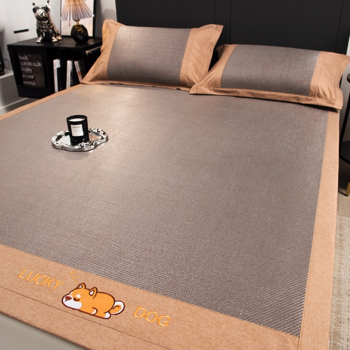 91家纺网 家纺一手货源 找家纺 印季家纺 2026新款5A级抗菌加厚绣花冰藤席-幸运狗（床笠款） 银咖