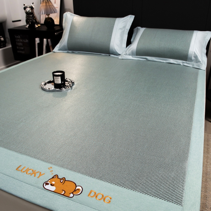 91家纺网 家纺一手货源 找家纺 印季家纺 2026新款5A级抗菌加厚绣花冰藤席-幸运狗（床笠款） 湖绿