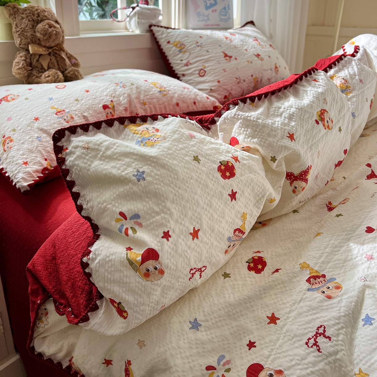 91家纺网 家纺一手货源 找家纺 水墨江南 2026新款贝壳边泡芙纱时尚印花四件套 红色星仔