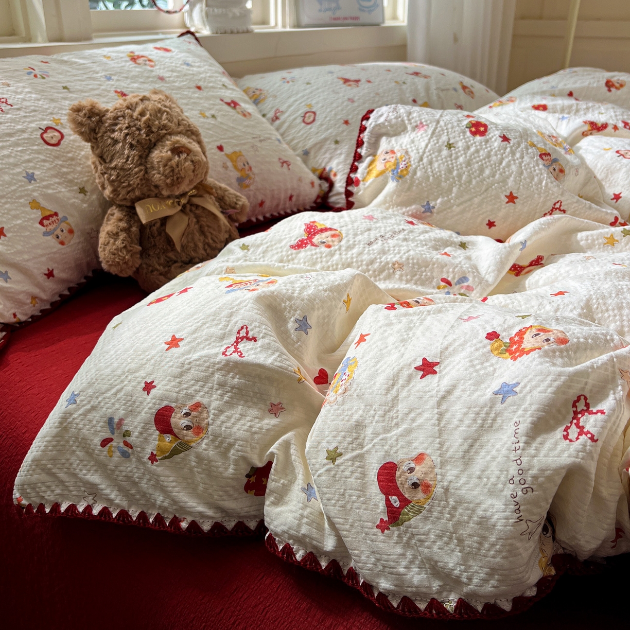 91家纺网 家纺一手货源 找家纺 水墨江南 2026新款贝壳边泡芙纱时尚印花四件套 红色星仔