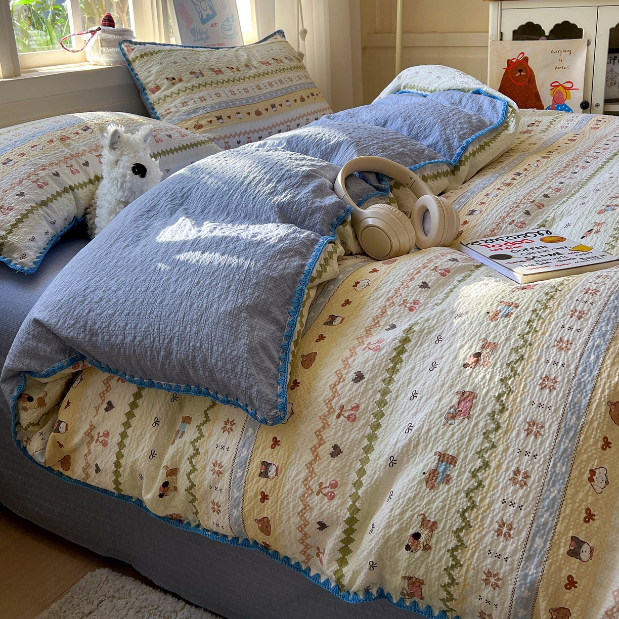 91家纺网 家纺一手货源 找家纺 水墨江南 2026新款贝壳边泡芙纱时尚印花四件套 费尔岛狗狗