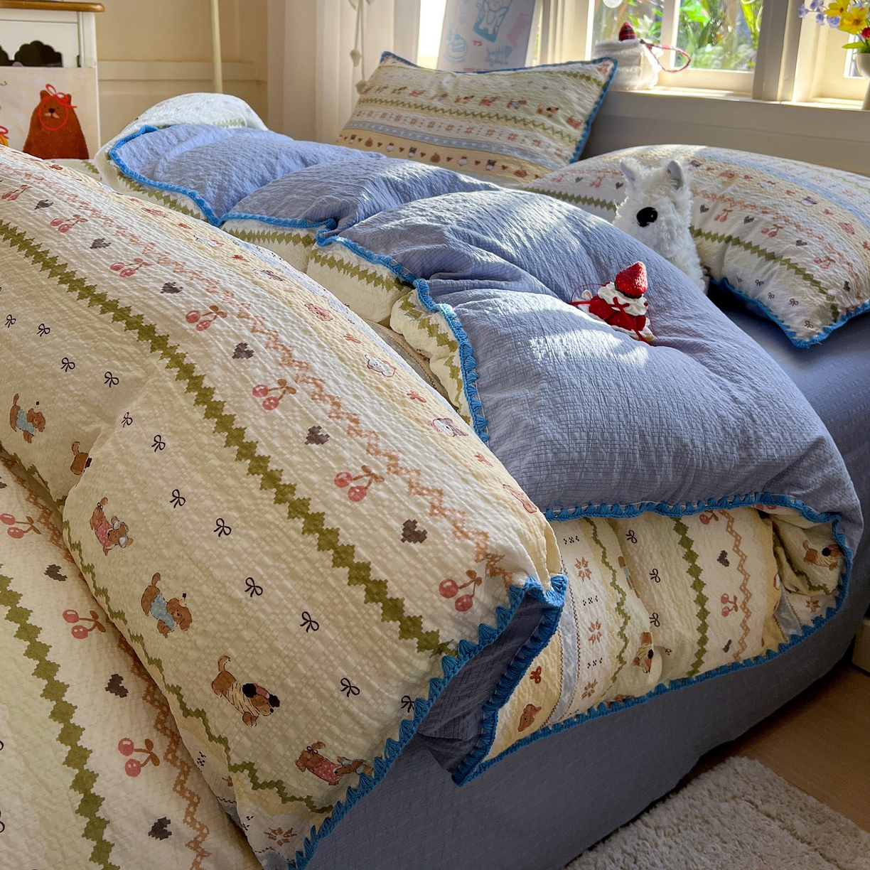 91家纺网 家纺一手货源 找家纺 水墨江南 2026新款贝壳边泡芙纱时尚印花四件套 费尔岛狗狗