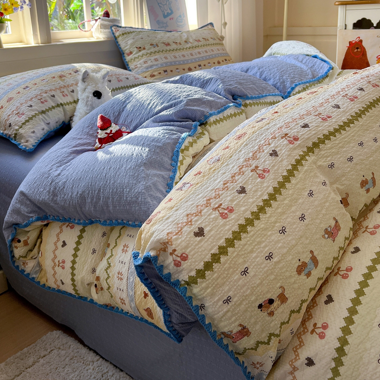 91家纺网 家纺一手货源 找家纺 水墨江南 2026新款贝壳边泡芙纱时尚印花四件套 费尔岛狗狗