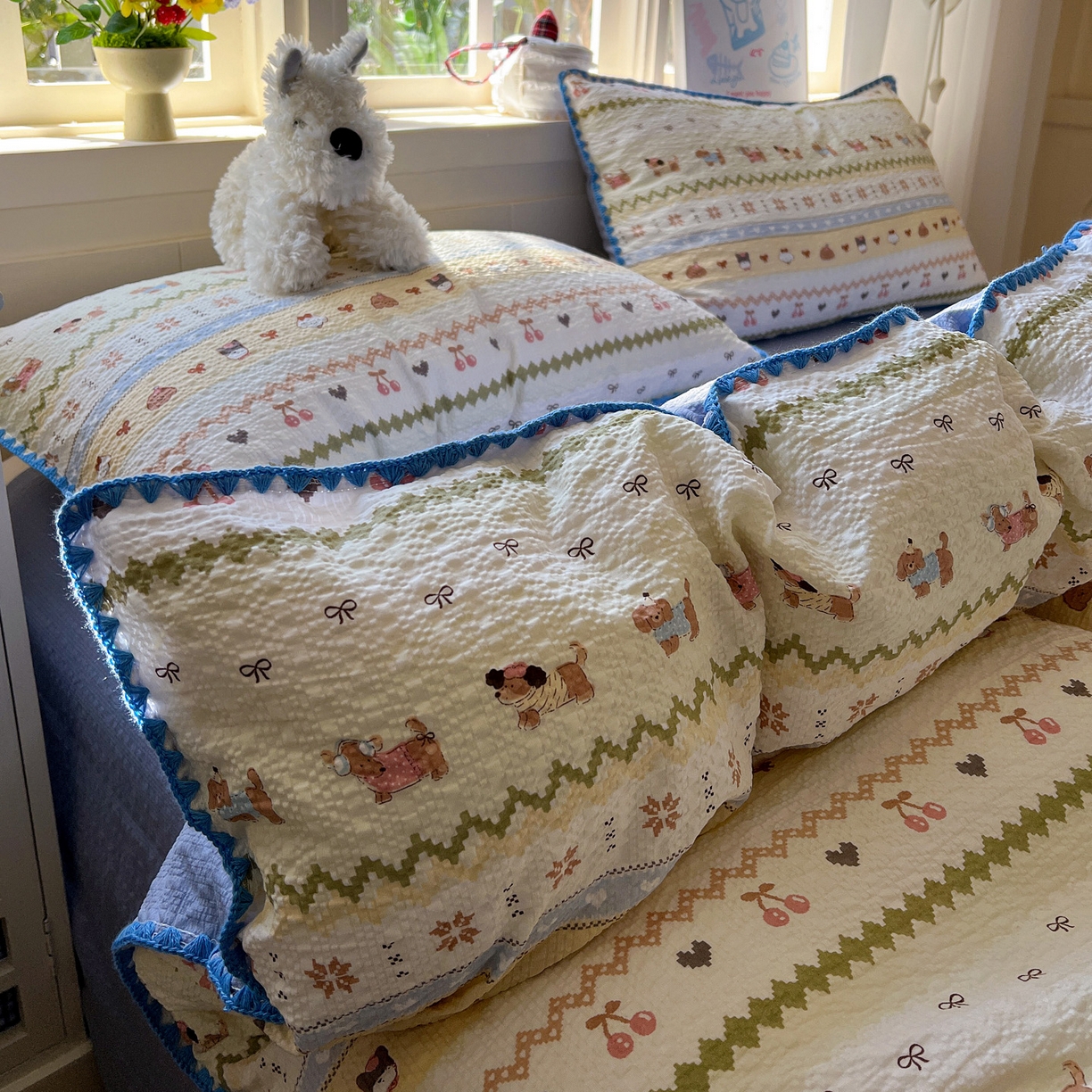 91家纺网 家纺一手货源 找家纺 水墨江南 2026新款贝壳边泡芙纱时尚印花四件套 费尔岛狗狗