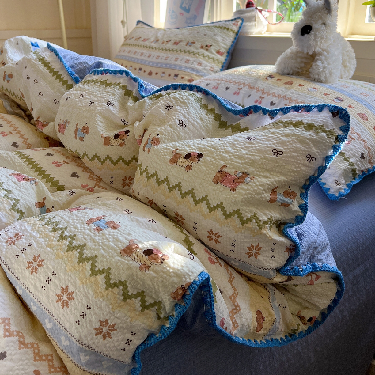 91家纺网 家纺一手货源 找家纺 水墨江南 2026新款贝壳边泡芙纱时尚印花四件套 费尔岛狗狗