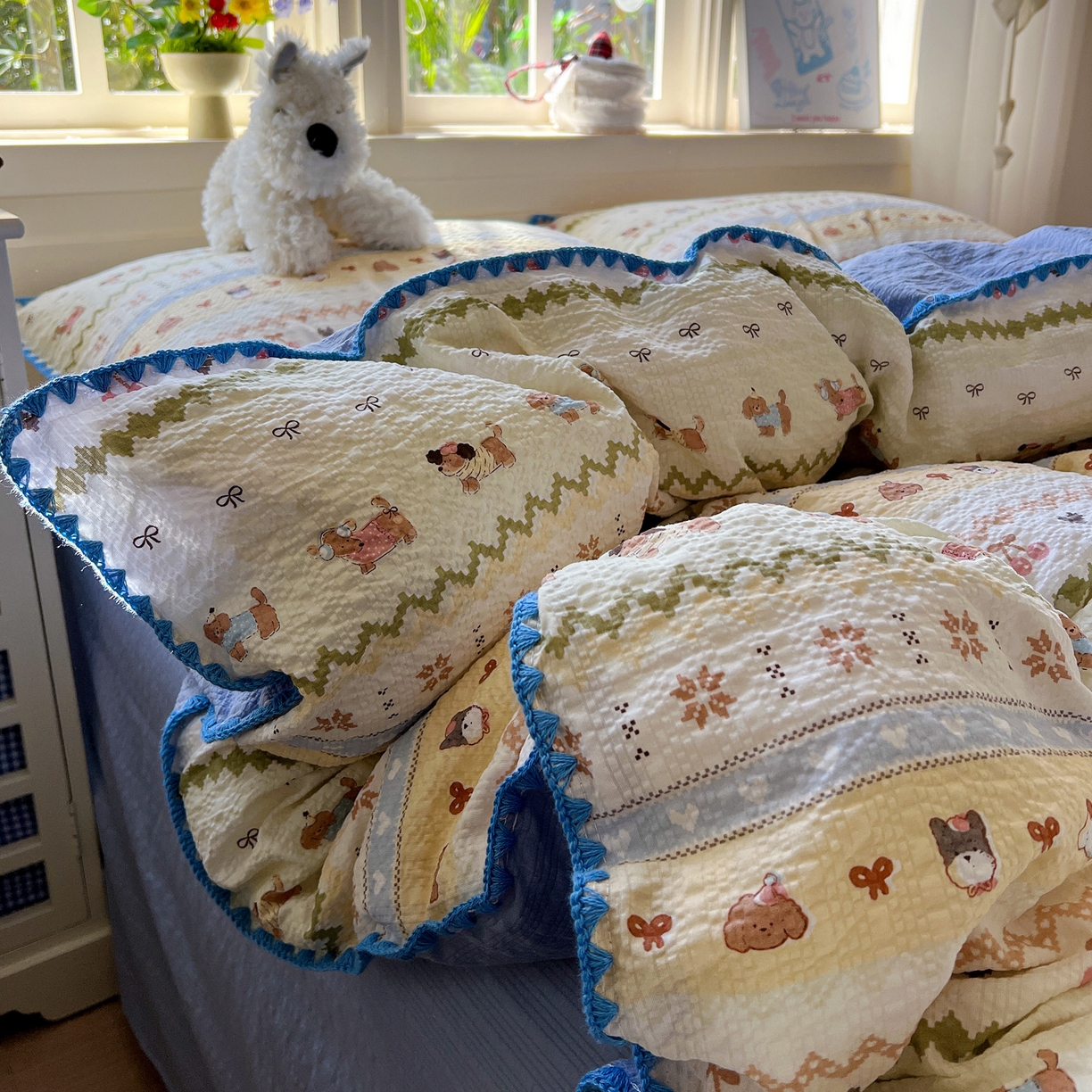 91家纺网 家纺一手货源 找家纺 水墨江南 2026新款贝壳边泡芙纱时尚印花四件套 费尔岛狗狗