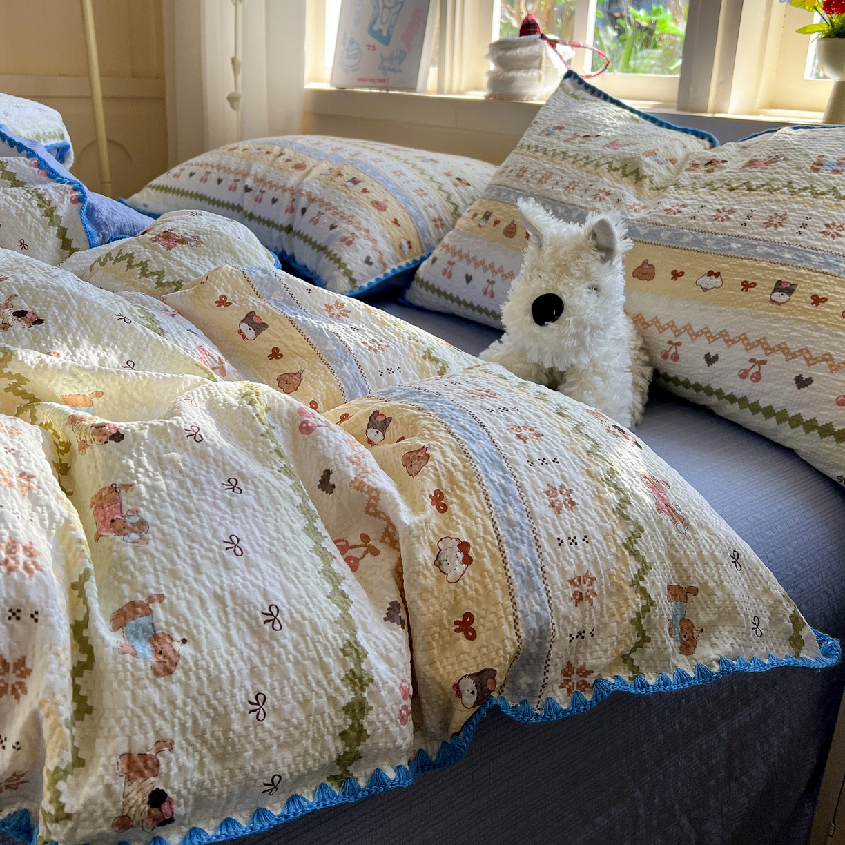 91家纺网 家纺一手货源 找家纺 水墨江南 2026新款贝壳边泡芙纱时尚印花四件套 费尔岛狗狗