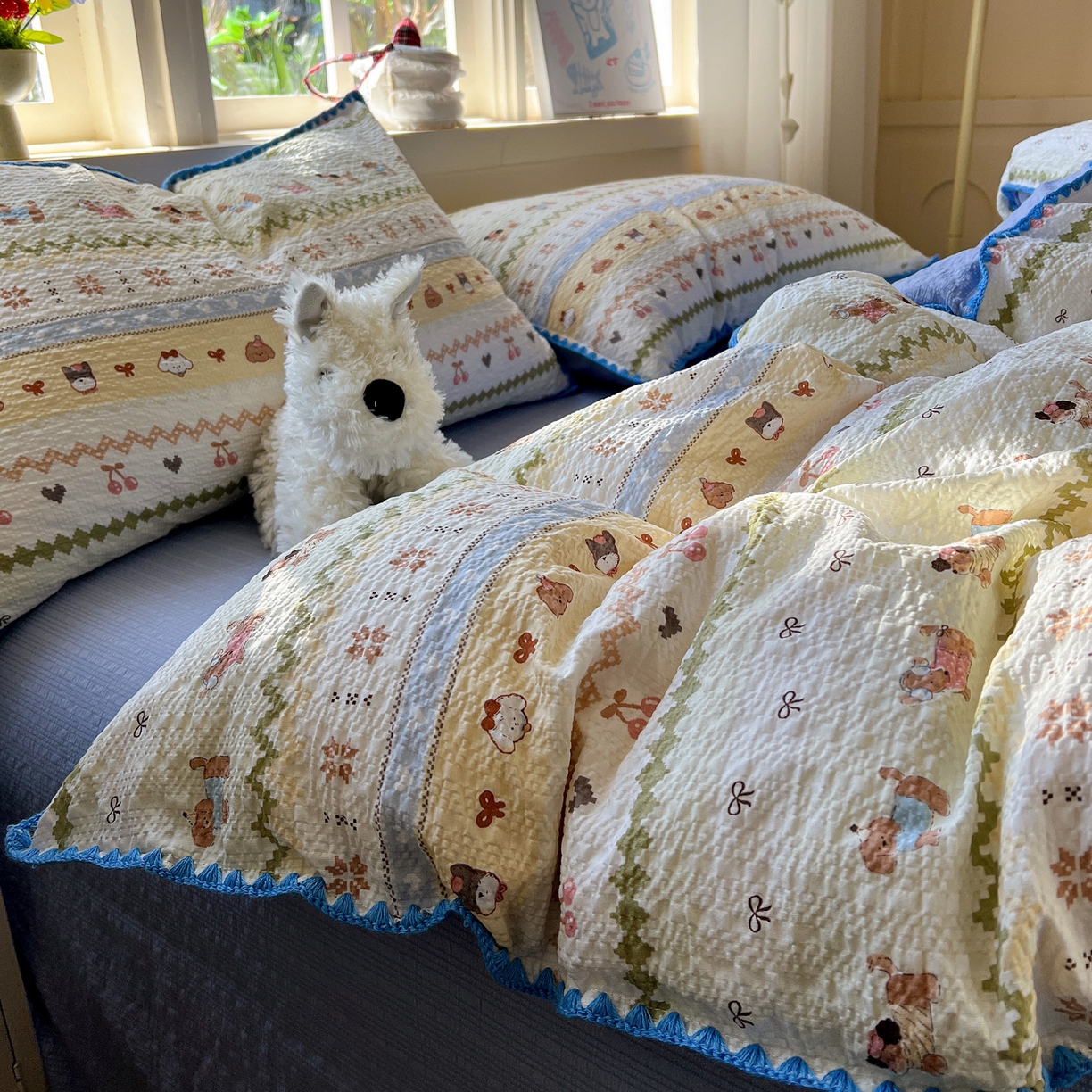 91家纺网 家纺一手货源 找家纺 水墨江南 2026新款贝壳边泡芙纱时尚印花四件套 费尔岛狗狗