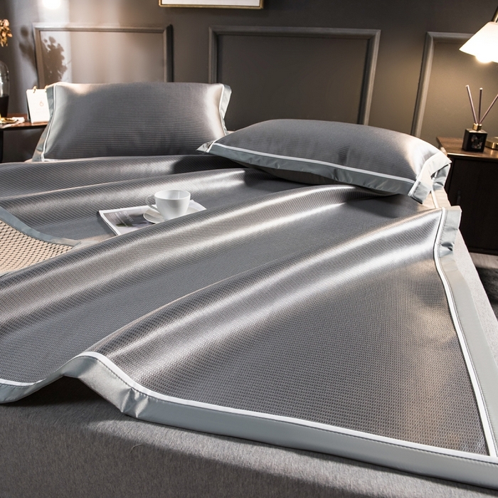 91家纺网 家纺一手货源 找家纺 印季家纺 2026新款1200D加密纯色碳光席席子凉席 浅灰