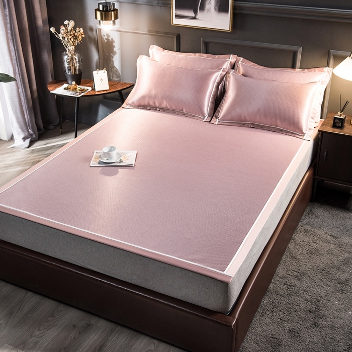 91家纺网 家纺一手货源 找家纺 印季家纺 2026新款1200D加密纯色碳光席席子凉席 嫩粉