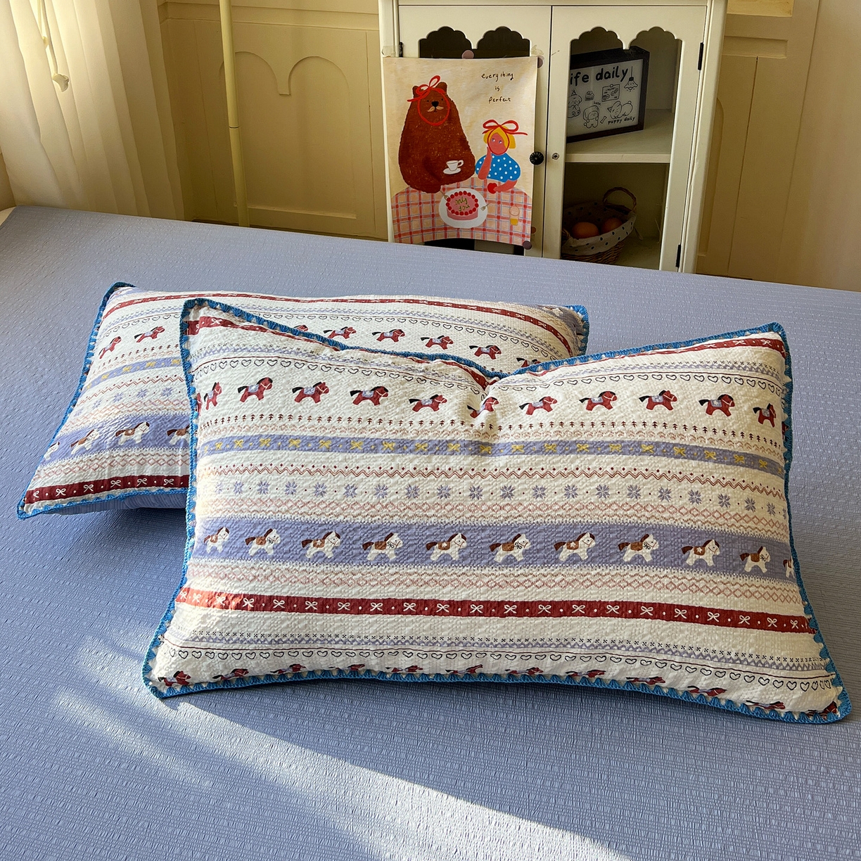 91家纺网 家纺一手货源 找家纺 水墨江南 2026新款贝壳边泡芙纱时尚印花四件套 费尔岛小马