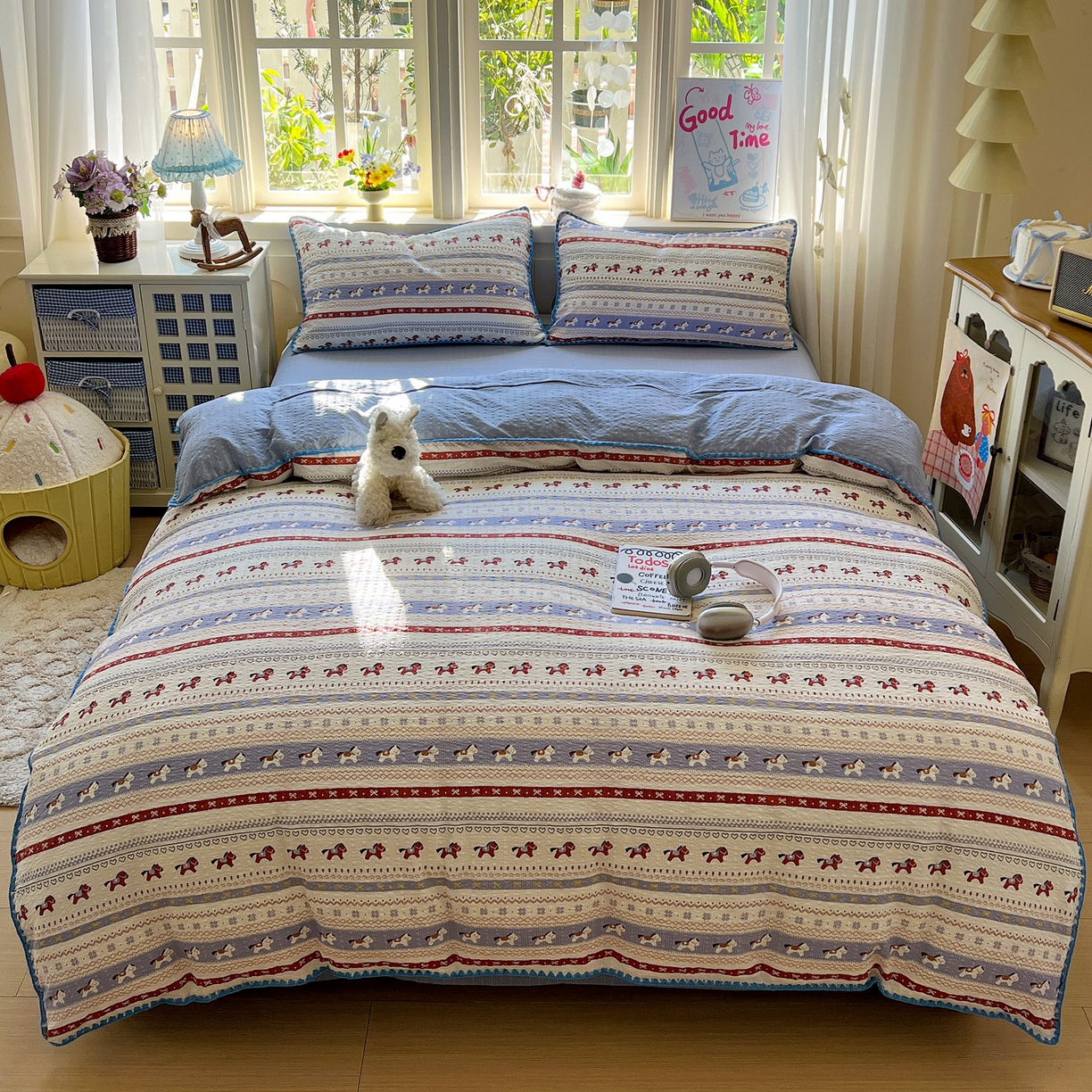 91家纺网 家纺一手货源 找家纺 水墨江南 2026新款贝壳边泡芙纱时尚印花四件套 费尔岛小马