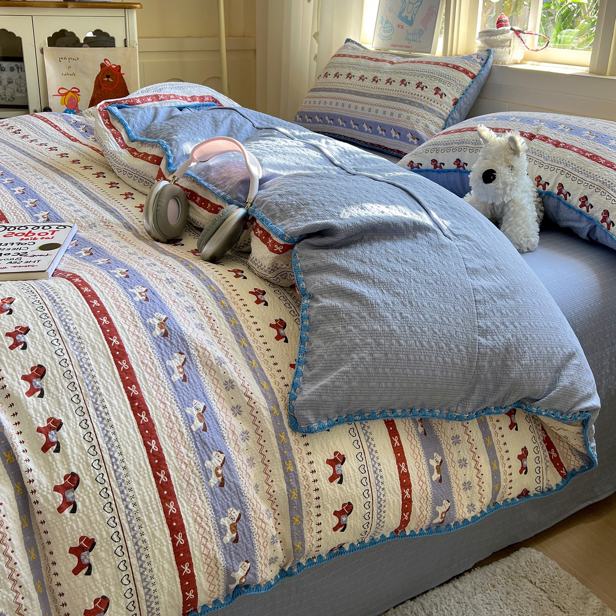 91家纺网 家纺一手货源 找家纺 水墨江南 2026新款贝壳边泡芙纱时尚印花四件套 费尔岛小马