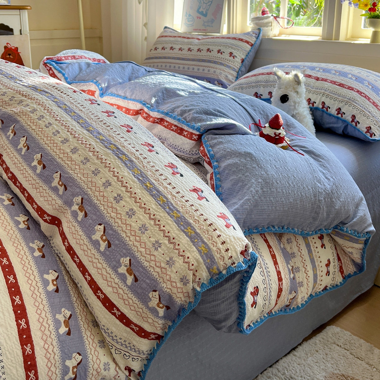 91家纺网 家纺一手货源 找家纺 水墨江南 2026新款贝壳边泡芙纱时尚印花四件套 费尔岛小马