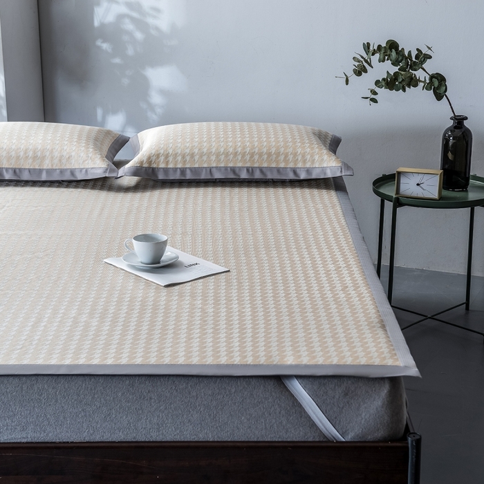 91家纺网 家纺一手货源 找家纺 印季家纺 2026新款600D千鸟格席子凉席 鹅黄