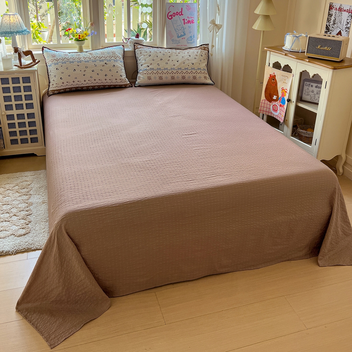 91家纺网 家纺一手货源 找家纺 水墨江南 2026新款贝壳边泡芙纱时尚印花四件套 费尔岛小猫