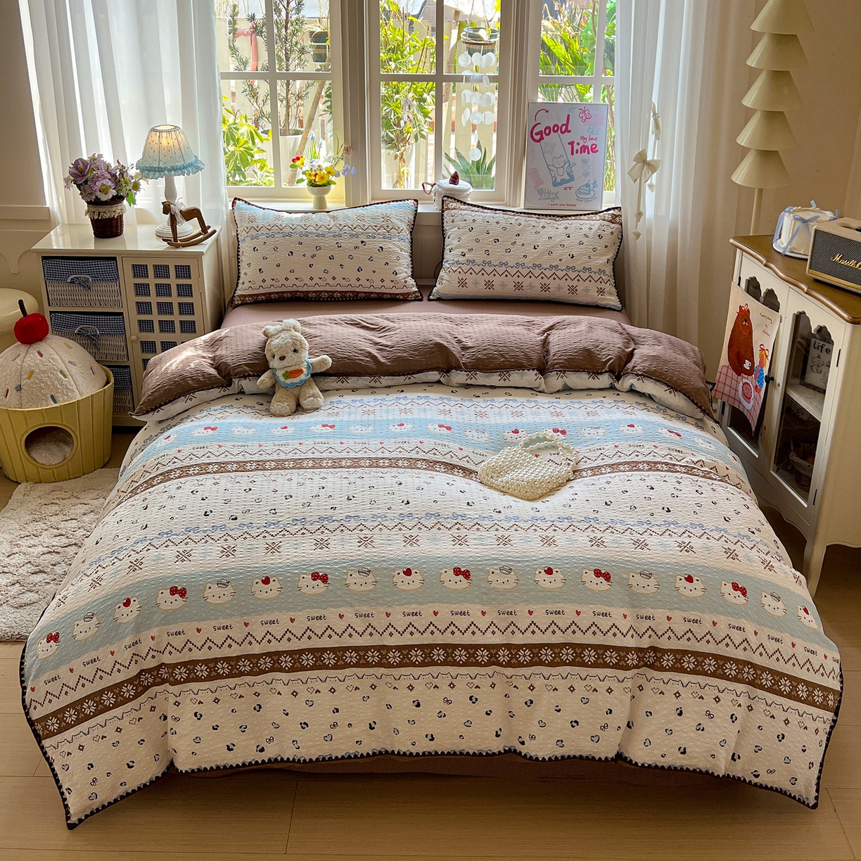 91家纺网 家纺一手货源 找家纺 水墨江南 2026新款贝壳边泡芙纱时尚印花四件套 费尔岛小猫