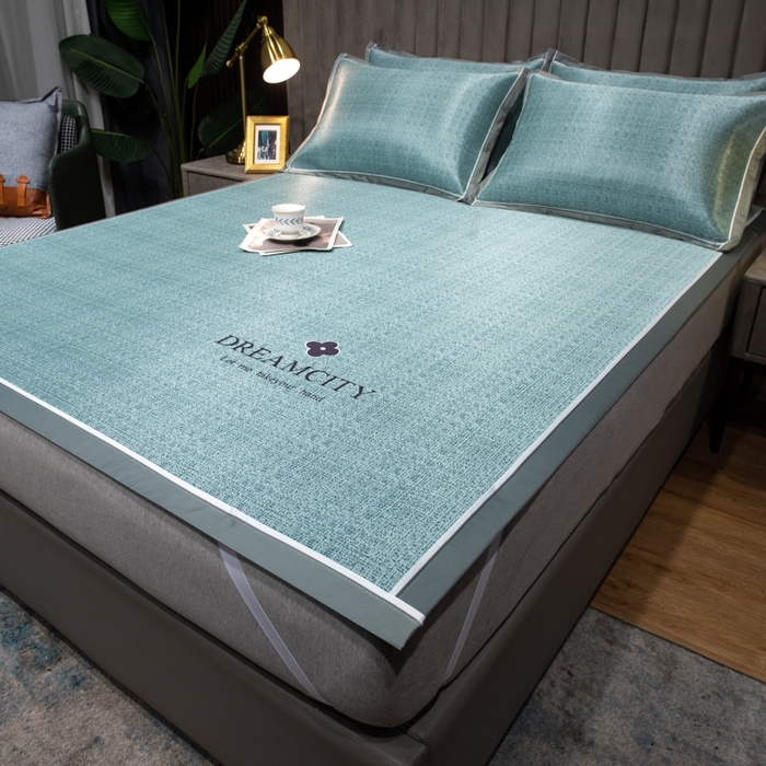 91家纺网 家纺一手货源 找家纺 （总）印季家纺 2026新款加厚肌理纹绣花碳光席席子凉席