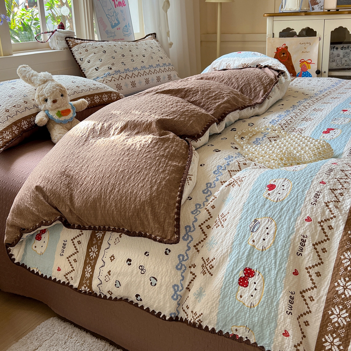 91家纺网 家纺一手货源 找家纺 水墨江南 2026新款贝壳边泡芙纱时尚印花四件套 费尔岛小猫