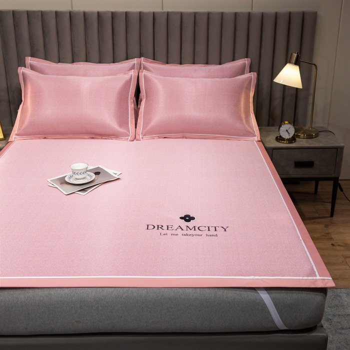 91家纺网 家纺一手货源 找家纺 印季家纺 2026新款加厚肌理纹绣花碳光席席子凉席 豆沙