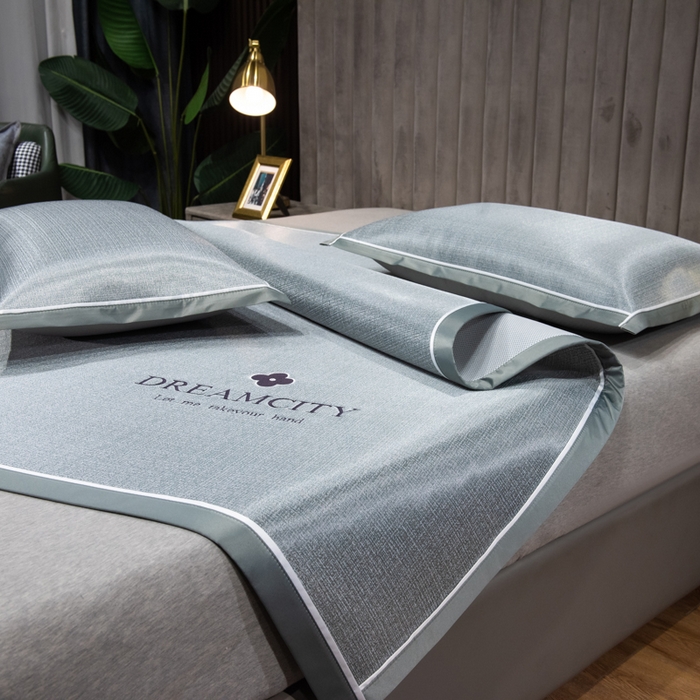 91家纺网 家纺一手货源 找家纺 印季家纺 2026新款加厚肌理纹绣花碳光席席子凉席 灰色