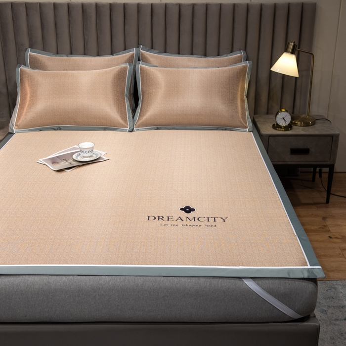 91家纺网 家纺一手货源 找家纺 印季家纺 2026新款加厚肌理纹绣花碳光席席子凉席 咖啡