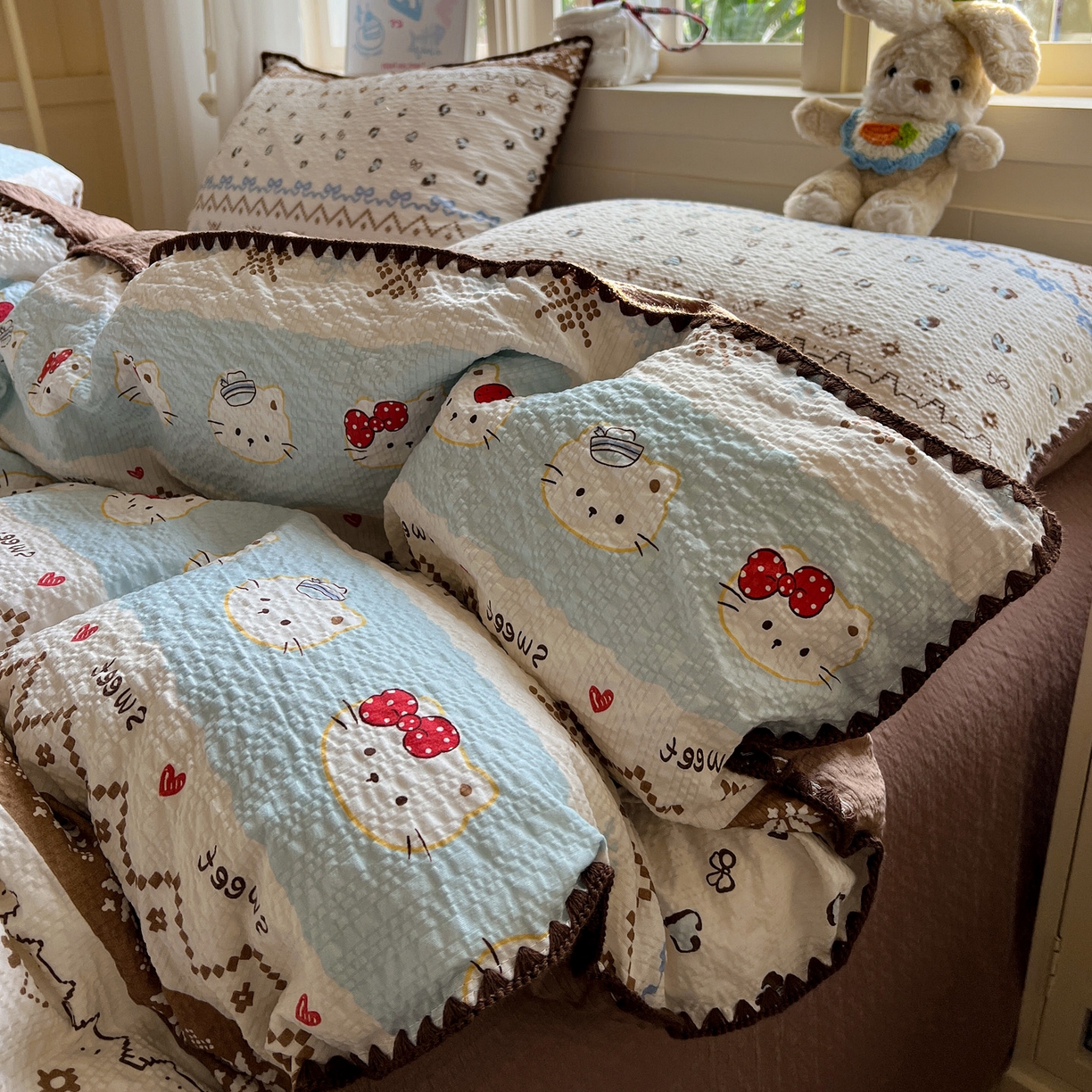 91家纺网 家纺一手货源 找家纺 水墨江南 2026新款贝壳边泡芙纱时尚印花四件套 费尔岛小猫