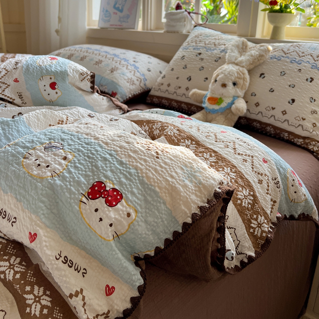 91家纺网 家纺一手货源 找家纺 水墨江南 2026新款贝壳边泡芙纱时尚印花四件套 费尔岛小猫