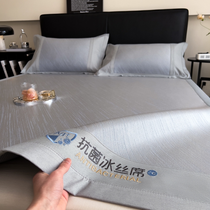 91家纺网 家纺一手货源 找家纺 印季家纺 2026新款5A级抗菌加厚绣花冰丝席-流星雨（床席款） 蓝灰