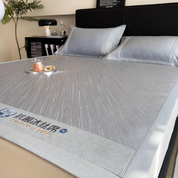 91家纺网 家纺一手货源 找家纺 印季家纺 2026新款5A级抗菌加厚绣花冰丝席-流星雨（床席款） 蓝灰