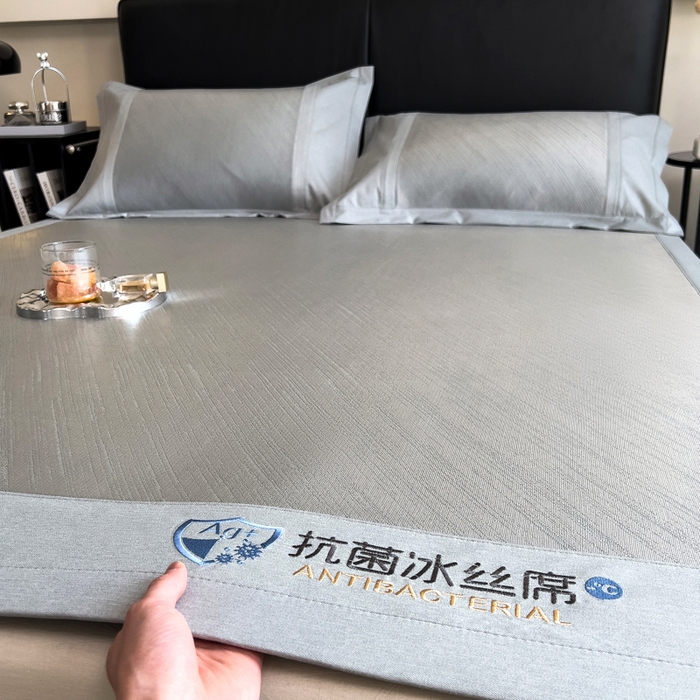 91家纺网 家纺一手货源 找家纺 （总）印季家纺 2026新款5A级抗菌加厚绣花冰丝席-流星雨（床席款）