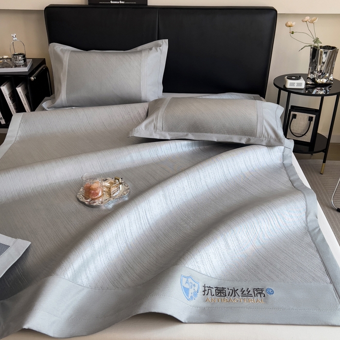 91家纺网 家纺一手货源 找家纺 印季家纺 2026新款5A级抗菌加厚绣花冰丝席-流星雨（床席款） 银灰