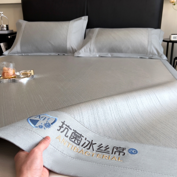 91家纺网 家纺一手货源 找家纺 印季家纺 2026新款5A级抗菌加厚绣花冰丝席-流星雨（床席款） 银灰