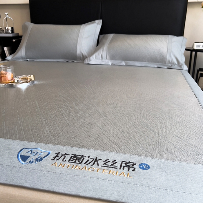 91家纺网 家纺一手货源 找家纺 印季家纺 2026新款5A级抗菌加厚绣花冰丝席-流星雨（床席款） 银灰