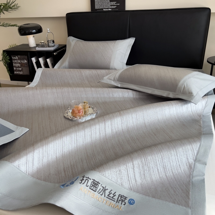 91家纺网 家纺一手货源 找家纺 印季家纺 2026新款5A级抗菌加厚绣花冰丝席-流星雨（床席款） 灰咖