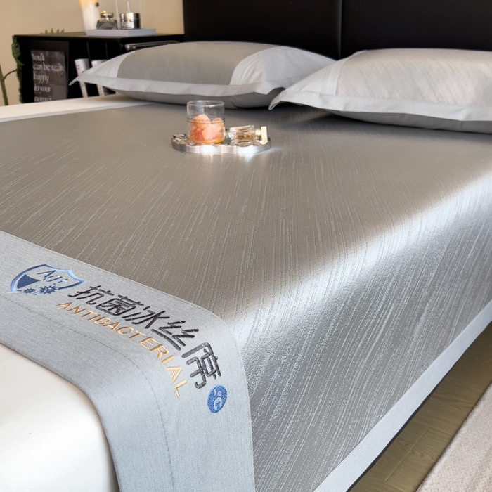 91家纺网 家纺一手货源 找家纺 印季家纺 2026新款5A级抗菌加厚绣花冰丝席-流星雨（床席款） 银灰