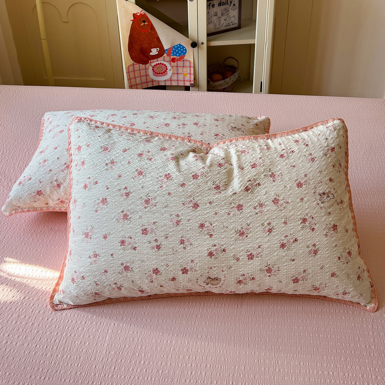 91家纺网 家纺一手货源 找家纺 水墨江南 2026新款贝壳边泡芙纱时尚印花四件套 粉黛小兔