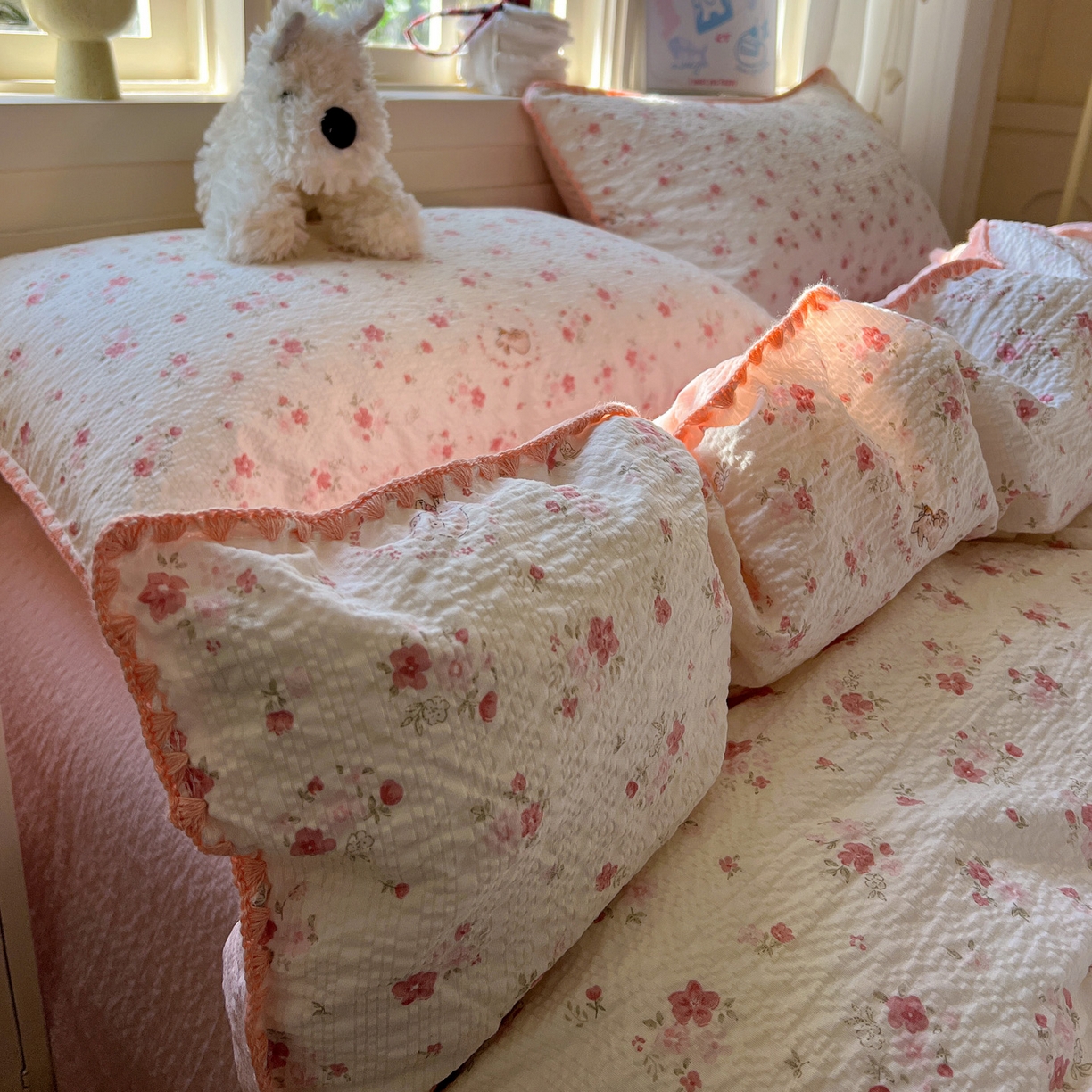 91家纺网 家纺一手货源 找家纺 水墨江南 2026新款贝壳边泡芙纱时尚印花四件套 粉黛小兔