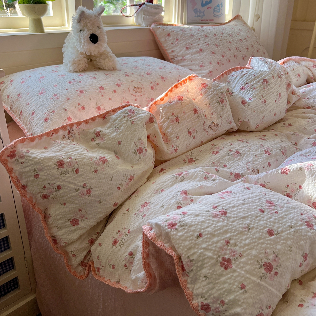 91家纺网 家纺一手货源 找家纺 水墨江南 2026新款贝壳边泡芙纱时尚印花四件套 粉黛小兔