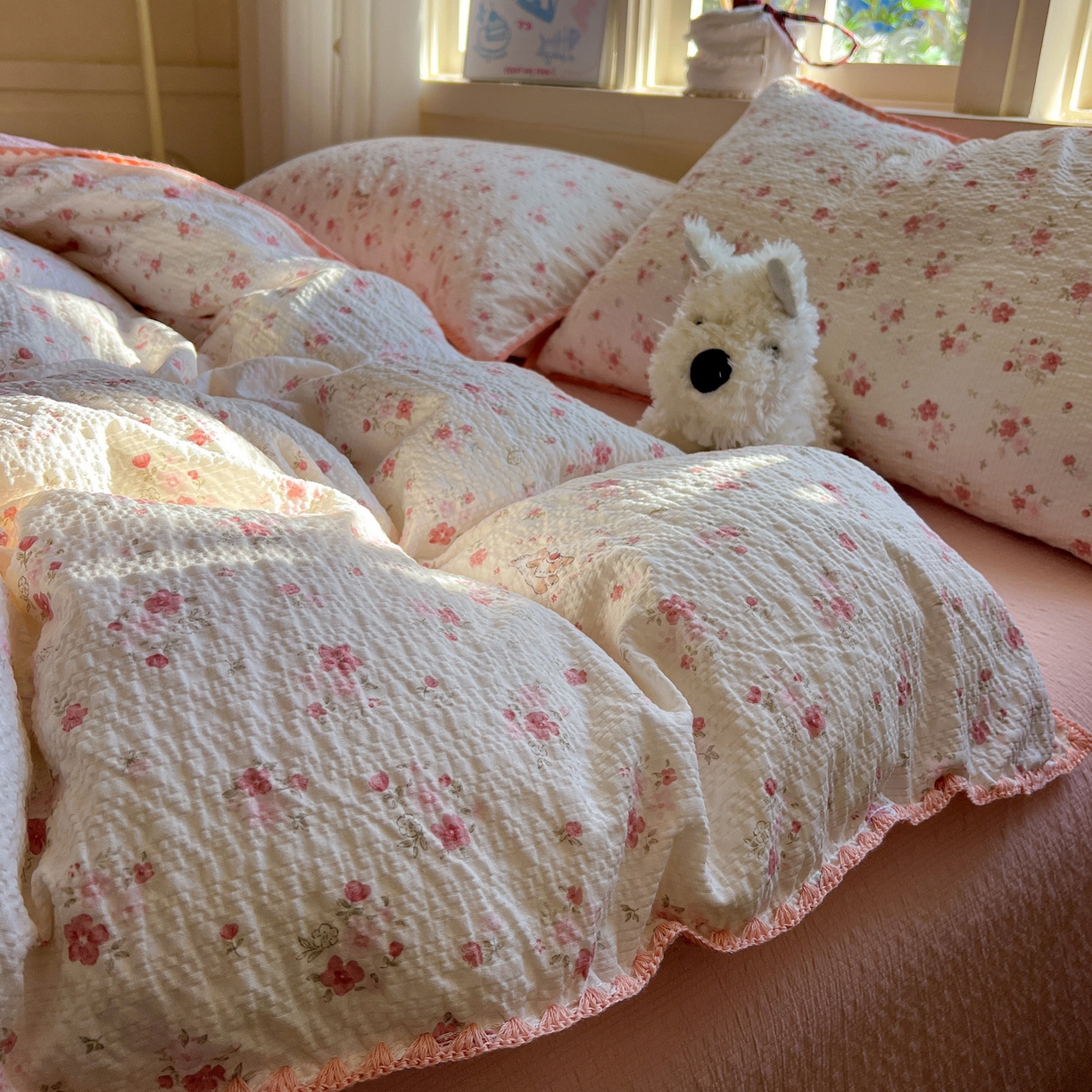 91家纺网 家纺一手货源 找家纺 水墨江南 2026新款贝壳边泡芙纱时尚印花四件套 粉黛小兔